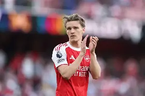 Arsenal Regains Premier League Lead As Eze Shines Bright In Emotional Victory