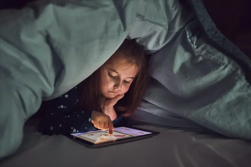 Enfants et écran: limiter les risques pour le sommeil et le développement cognitif