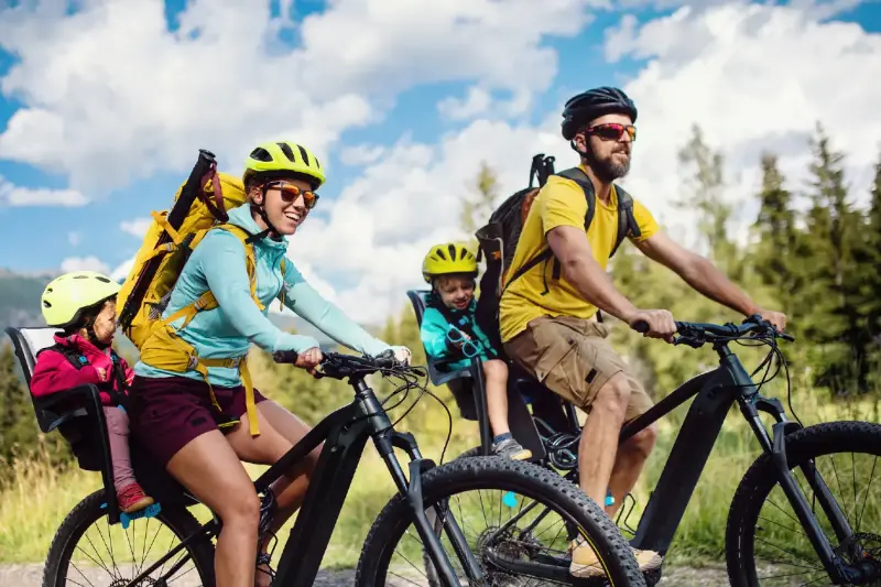 Le cyclotourisme familial gagne du terrain sur les routes françaises