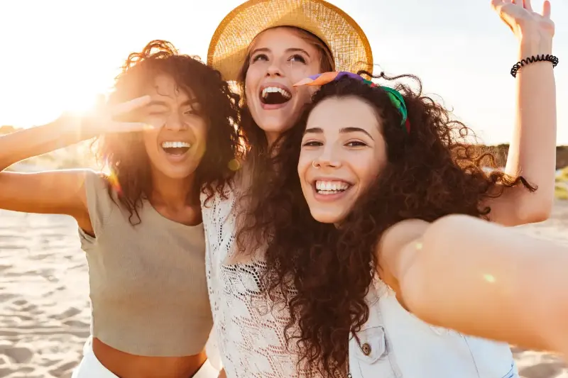 Vestidos Antifrizz: La Inversión Perfecta para un Verano sin Arrugas