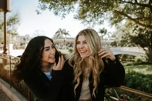Living With The Life Of The Party: Amazing Perks Of A Gemini Best Friend