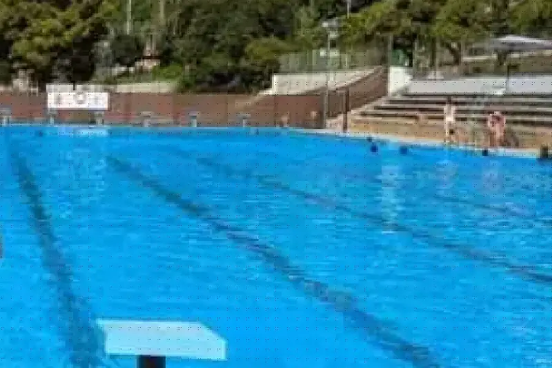 Las piscinas municipales de verano registran en Jaén 71.200 usuarios en junio y julio, un 57% más que en 2025