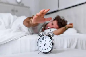 لماذا نكره الاستيقاظ من النوم؟ تفسير بيولوجي