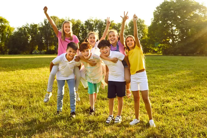 Cómo ayudar a tus hijos a conservar sus amigos de verano