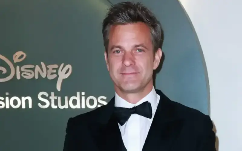 Joshua Jackson está ‘asombrado’ por las habilidades de dirección de Katie Holmes