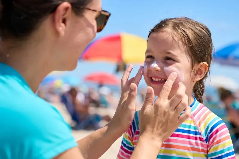 El hábito que tus hijos deben aprender antes de la playa o el campamento