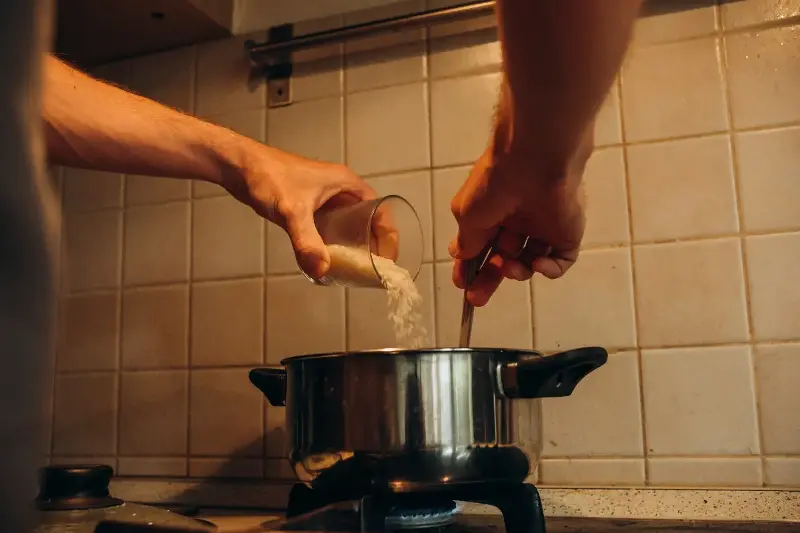Arroz caldoso con almejas: 3 recetas irresistibles para disfrutar en verano