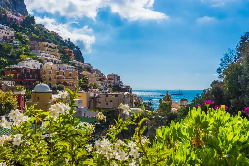 Isquia: Paraíso de Emperadores, Piratas y Estrellas de Hollywood