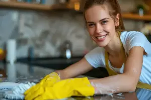 لماذا يبدو منزلي غير نظيف حتى بعد العناية به؟ اكتشفي الأسباب