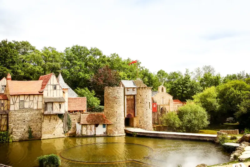 Puy du Fou España: batallas de día y magia nocturna