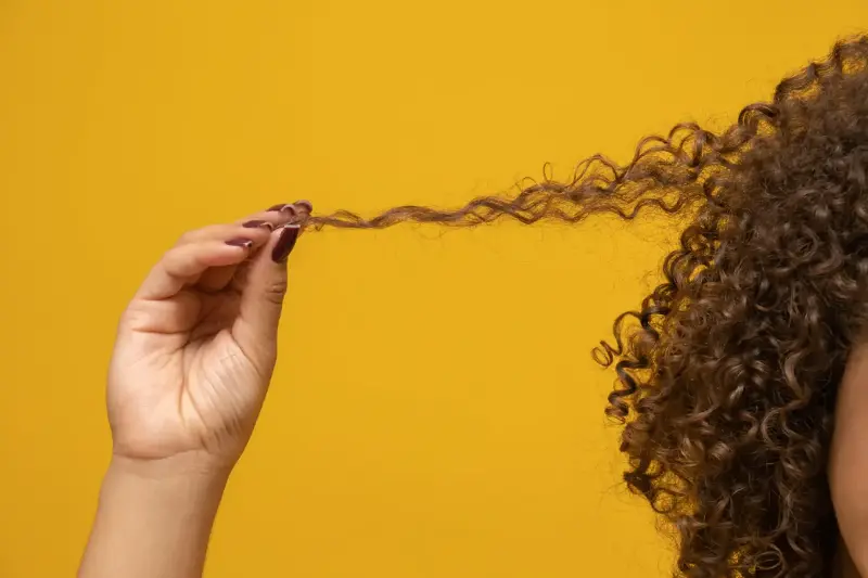 El furor del pelo rizado en TikTok: cortes virales y ‘curl police’