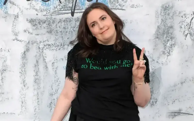 Lena Dunham encontró un equilibrio saludable entre su vida laboral y personal tras mudarse al Reino Unido