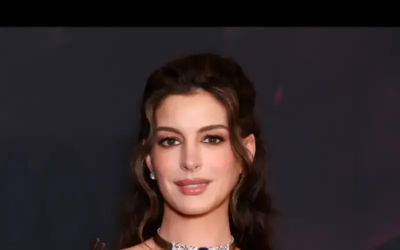 Anne Hathaway califica su tercer embarazo como un milagro de último segundo