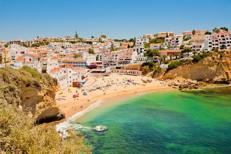 Algarve Inspirador: Descubre Lugares Imperdibles y Delicias Típicas