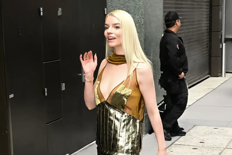 Anya Taylor-Joy i powrót do klasyki - jak aktorka Queen’s Gambit zrewolucjonizowała styl retro w makijażu