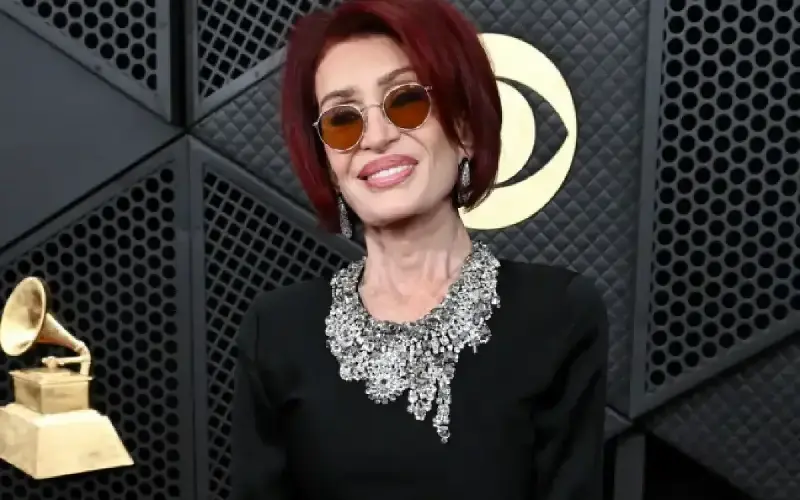 Sharon Osbourne insta a sus fans a 'subir el volumen de la música al máximo' para recordar a Ozzy