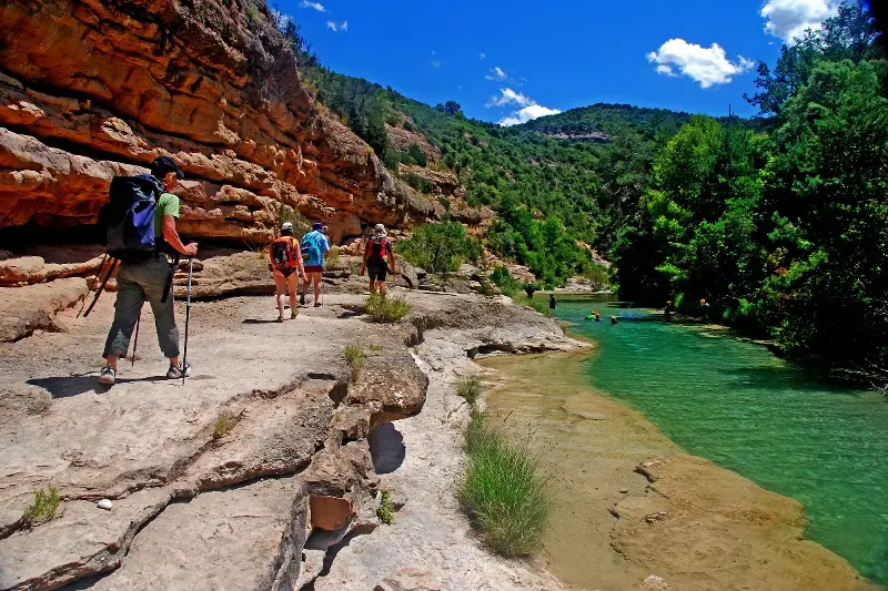 Escapadas en España: Cascadas y Piscinas Naturales que No Puedes Perderte