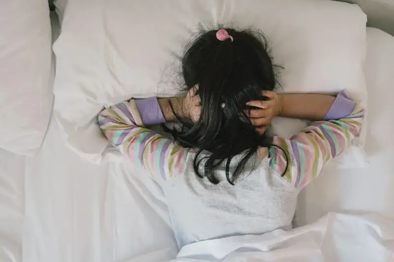 Comment le rythme de vie moderne transforme le sommeil et l’énergie
