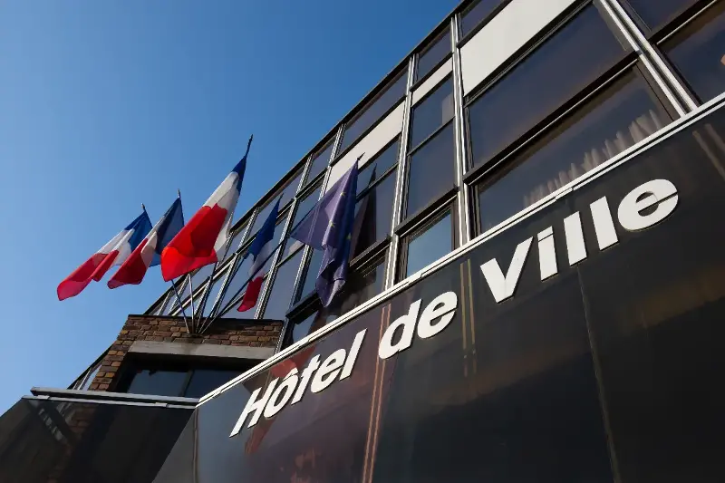 Face aux crises, les Collectivités territoriales avancent là où l’État ralentit