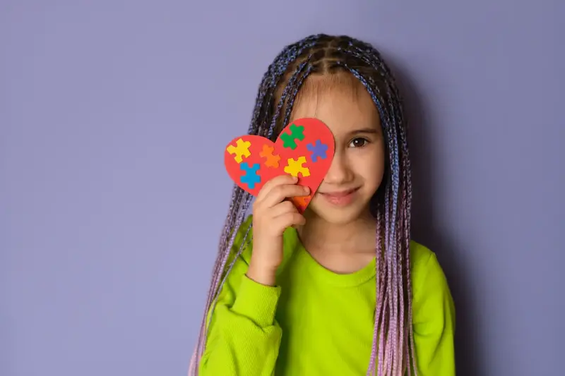 مراحل النمو الطبيعي للرضيع ومقارنتها مع علامات التوحد