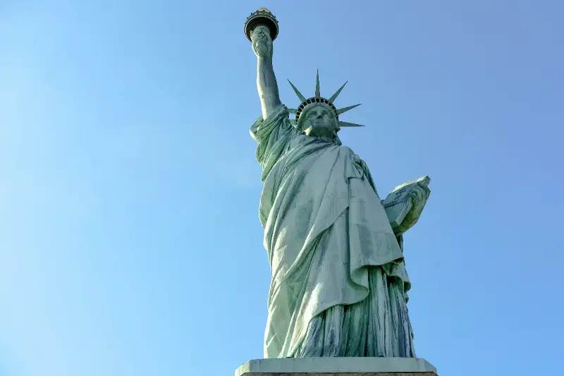 Legends Behind The World’s Greatest Statues 🗽 And The Symbols That Still Move Us 🕊️