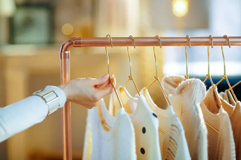 Guía de Estilo: Cómo Lucir con Elegancia una Camiseta de Manga Larga