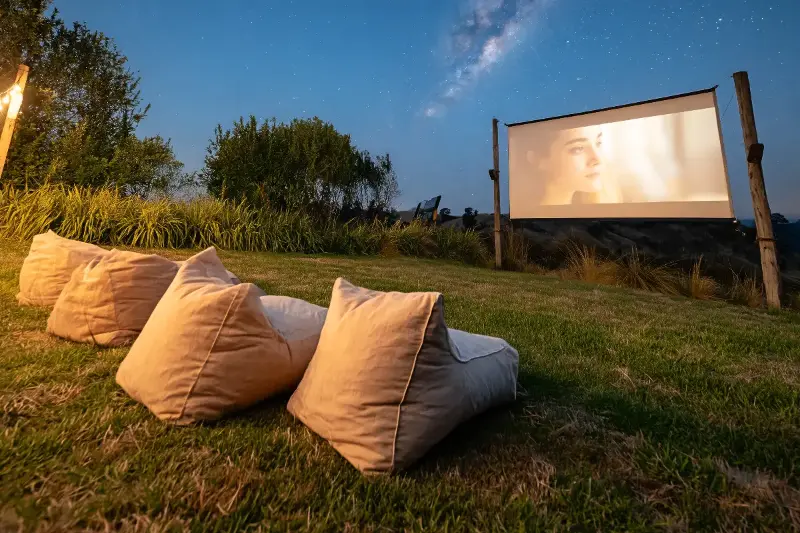 Cine de verano en casa: crea una sala al aire libre para noches de película