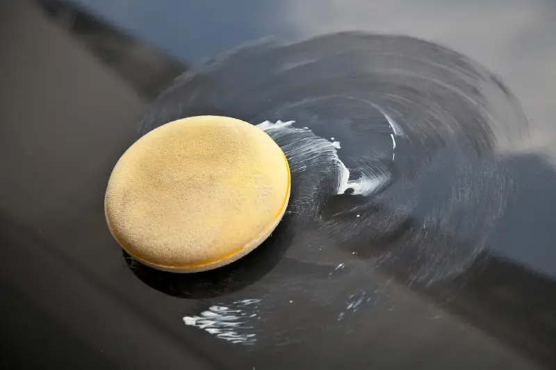 Protege tu Coche a la Intemperie: Beneficios de la Cera de Carnauba en la Carrocería