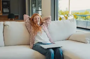 JOMO Is The New Luxury: Choosing Peace Over FOMO In A Hectic, Hyperconnected World