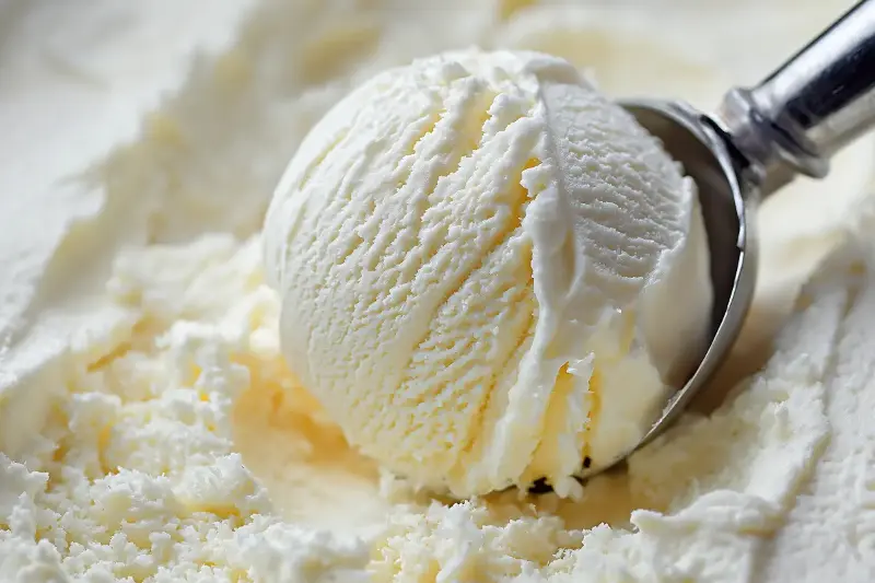 Delicia Crujiente: Helado de Kinder Bueno Extraordinario