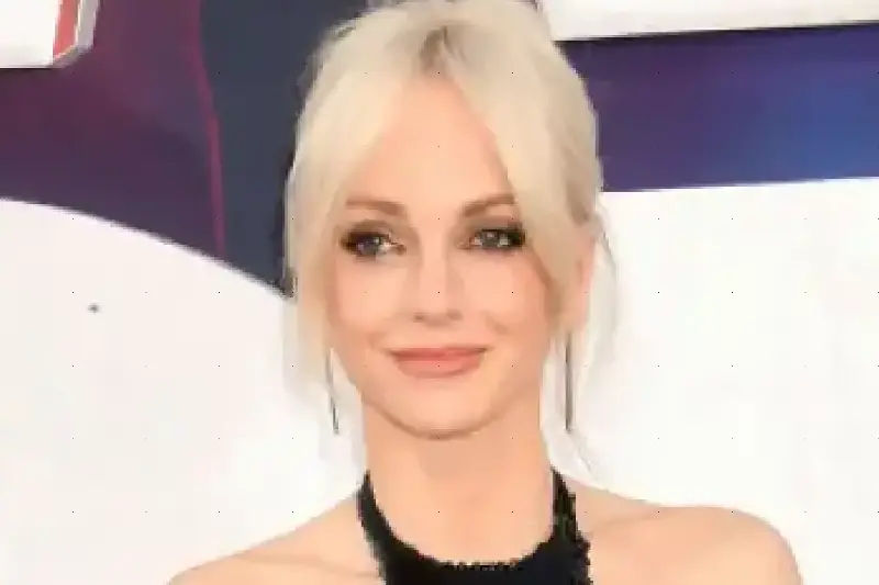 Anna Faris tenía dificultades para integrarse con las madres de los amigos de su hijo