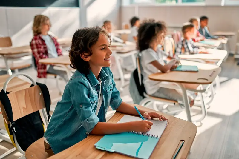Pédagogies alternatives expliquées: montessori, steiner et méthodes actives en classe