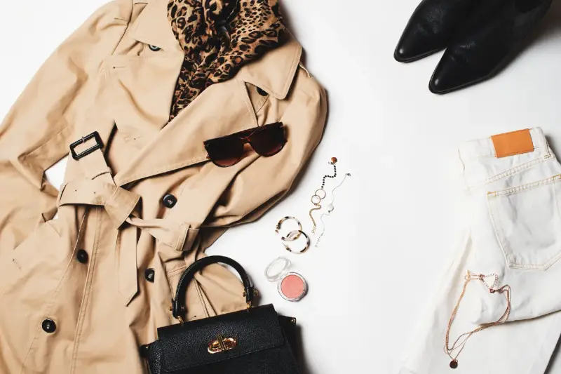 Semana en 5 Looks: Comodidad y Estilo con Accesorios Clave