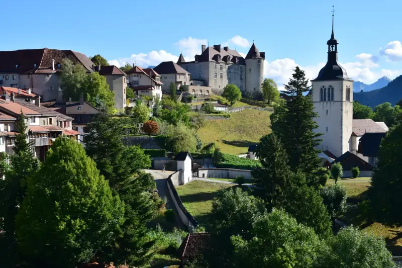 Gruyères: Descubre el Castillo Más Fotogénico de los Alpes Suizos