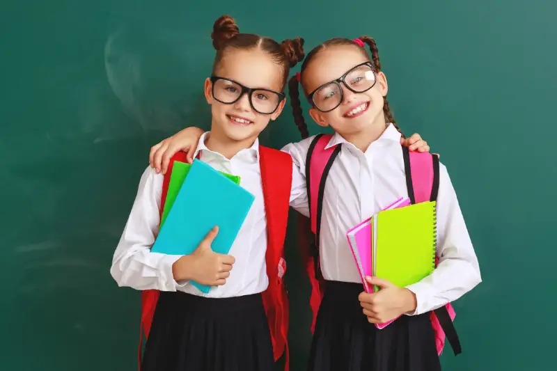 Gemelos en Aulas: Separación Basada en Creencias, no en Ciencia, según Psicóloga