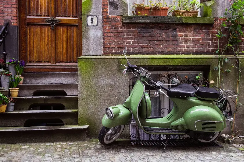 Por que Amamos a Vespa? Conheça Fatos e Histórias que Tornaram esta Scooter um Verdadeiro Ícone de Charmosa Mobilidade