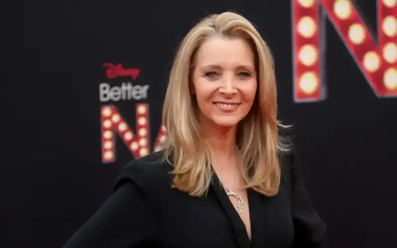 Lisa Kudrow tiene sentimientos encontrados sobre el resurgimiento de la nostalgia por los años 90