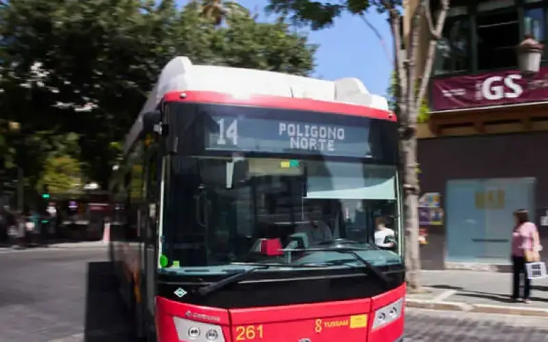 El transporte urbano por autobús aumenta un 4,1% en junio en Andalucía