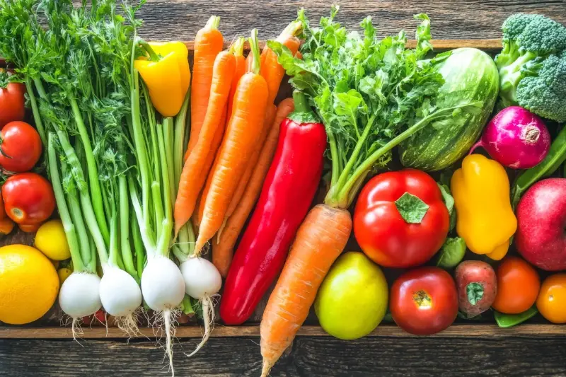 Menestra de Primavera: Frescura y Sabor con Salsa Tártara Casera