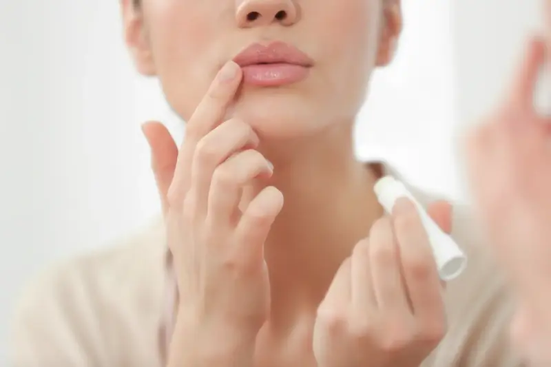 Así envejece el sol tus labios: menos volumen, sequedad y arrugas
