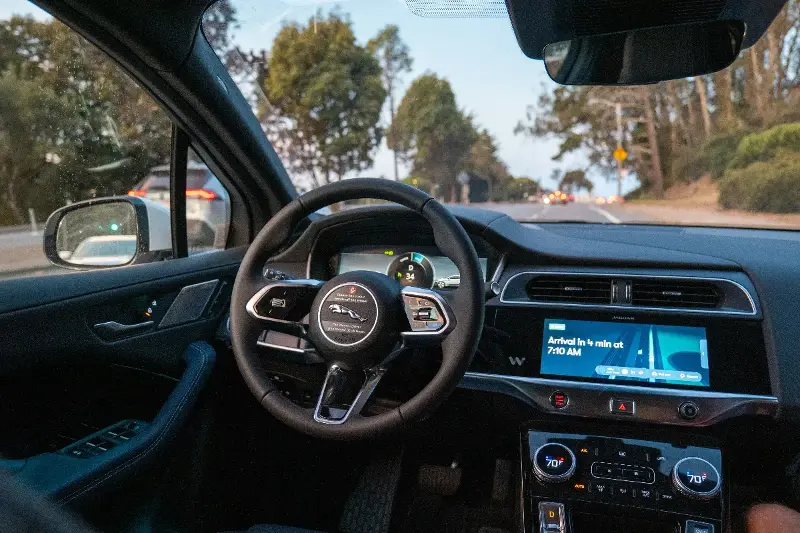 O Futuro do Transporte: Carros Autônomos e Sua Influência na Mobilidade Urbana ao Redor do Mundo