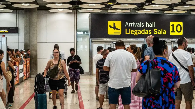 Invoering nieuw EU-grenssysteem verdubbelt wachttijden op grote luchthavens