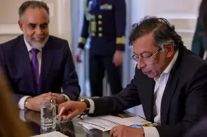 Petro se planta ante el resultado: denuncia “muchas irregularidades” y rechaza reconocer a un ganador