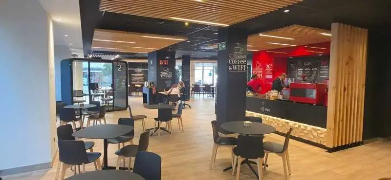 Banco Santander inaugura su primer WorkCafé urbano en la Avenida de Gran Capitán de Córdoba