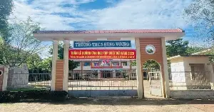 Teachers who solicited donations for desks and chairs have returned over 26 million VND to parents.