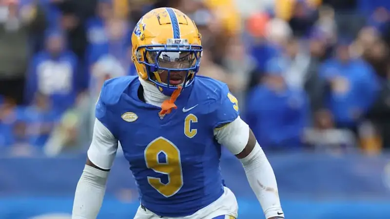 Pittsburgh Panthers linebacker Kyle Louis