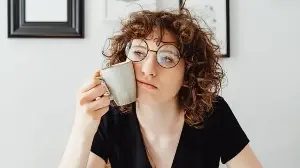 Worried about overthinking? Therapist Jeffrey Meltzer shares 3 ways it controls your life, and what to do about it