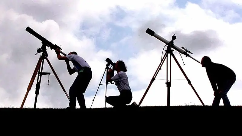 ¿Qué es el Trío de Eclipses, el "evento astronómico del siglo" que se podrá ver en España?