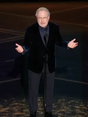 Billy Crystal heading to Broadway to relive losing his home in wildfires