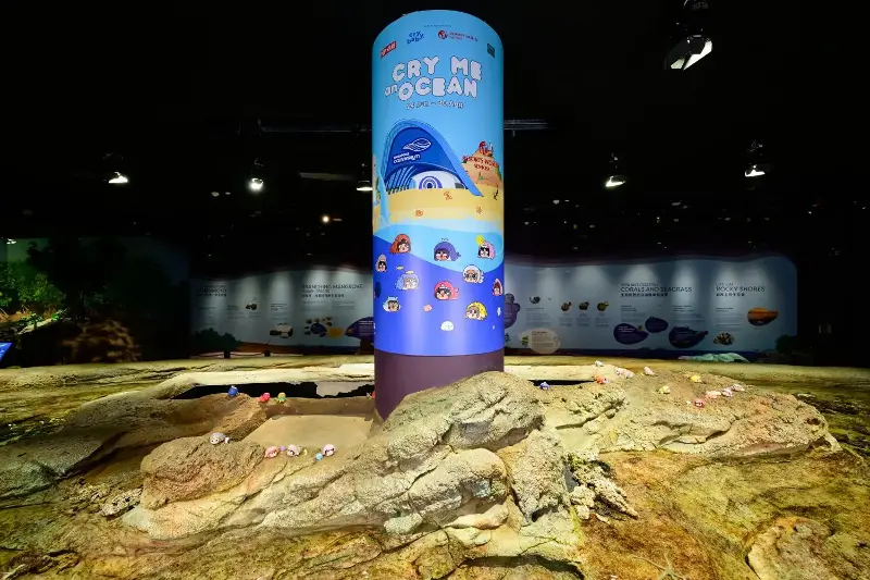 'Crybaby Cry Me An Ocean' in Singapore Oceanarium. photos courtesy of Pop Mart Singapore